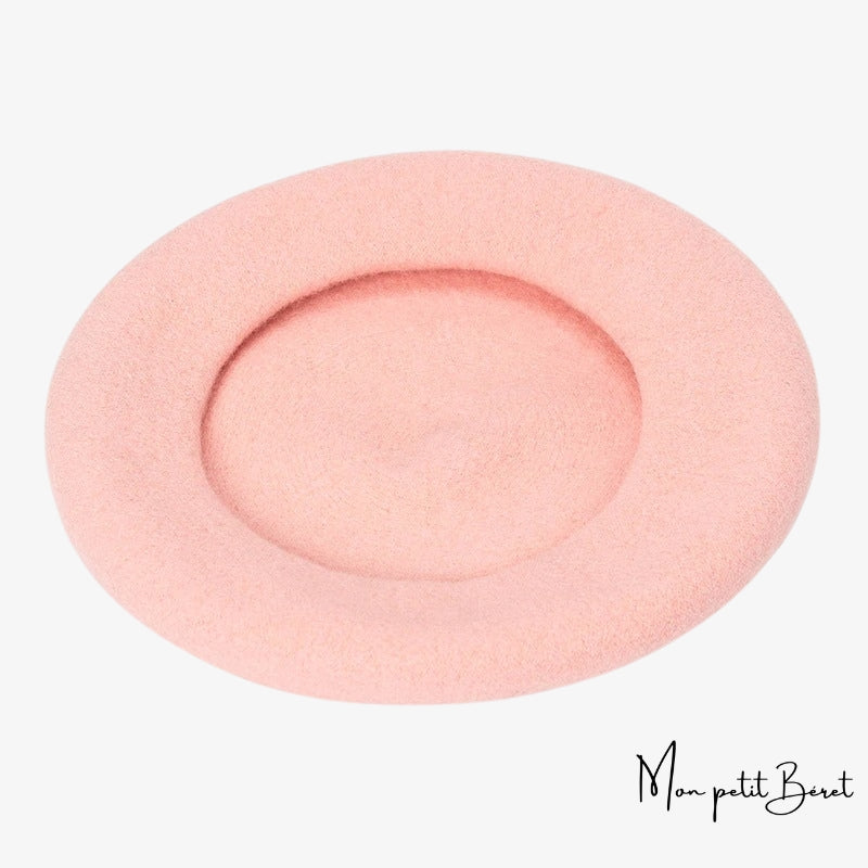 Béret brodé rose avec 3 petits coeurs vue du dessous
