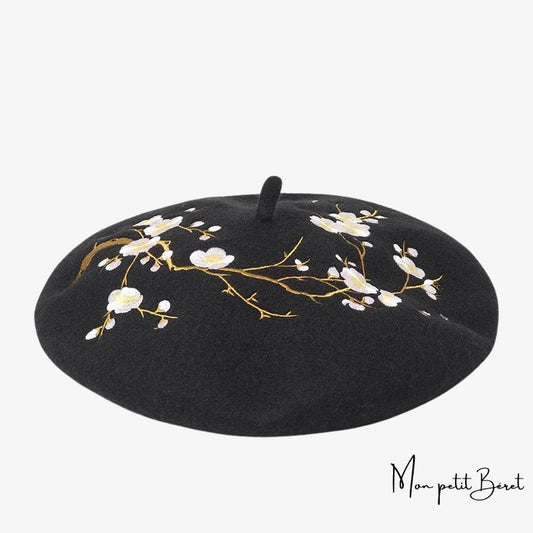 béret pour femme noir brodé avec des motifs floraux or et blanc